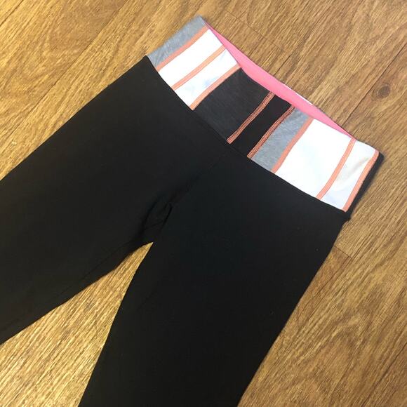 Lululemon Black Pink Stripe Polka Dot Wunder Under Crop Capri Leggings - Picture 5 of 13
